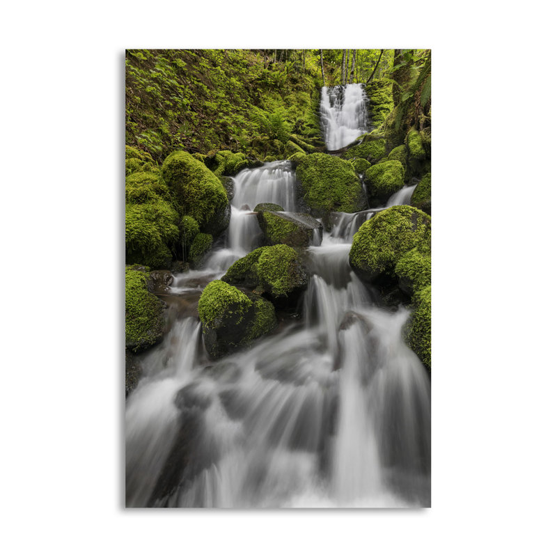 « cascade i », reproduction de photo, H 36 po x l 24 po x P 0,01 po, Papier