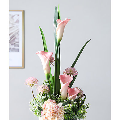 Arrangement floral artificiel dans un vase