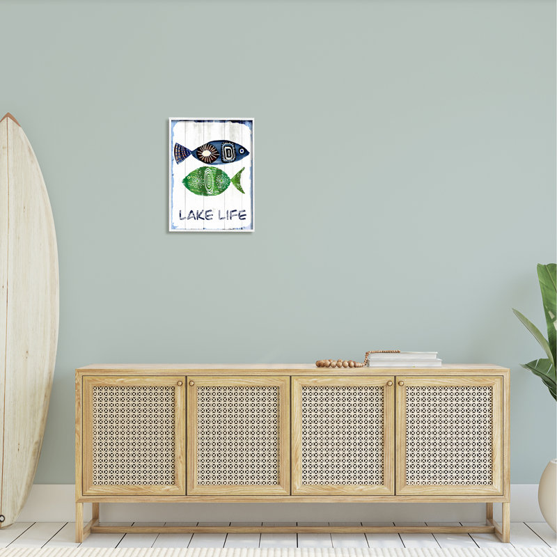 «Lake Life», motif de formes de poisson patiné par Jadei, impression, L 16 po x H 20 po, Giclée encadrée blanc bord de mer