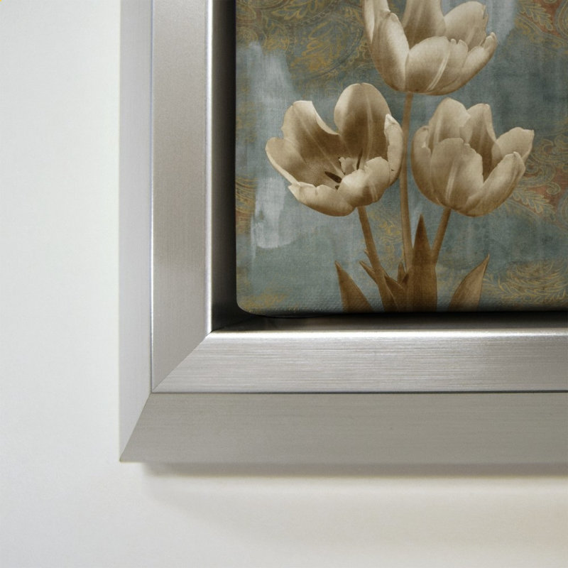 Tulipe II par Tania Bello - Impression sur toile, 40" H x 28" W, Silver