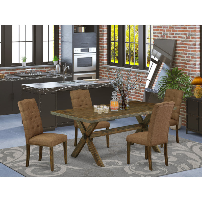 L'ensemble de table de cuisine 5 pièces comprend une table de salle à manger rectangulaire avec pieds en X et 4 chaises de salle à manger Parson en tissu brun