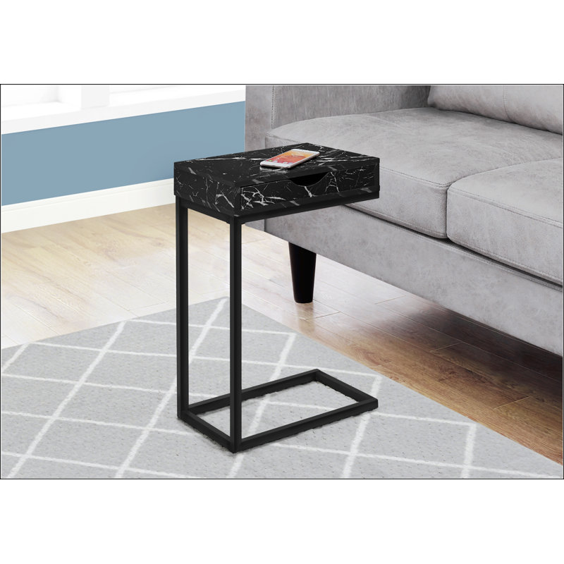 Table d'appoint en forme de C