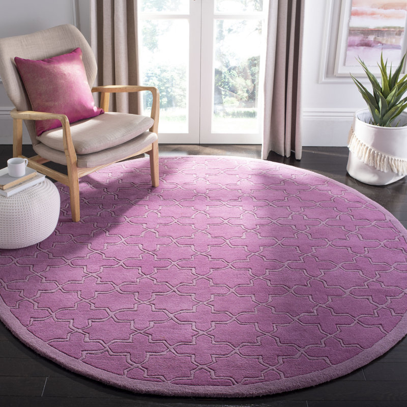 Tapis rose en laine touffeté et fabriqué à la main à motif géométrique Carolene, Rond 7 pi