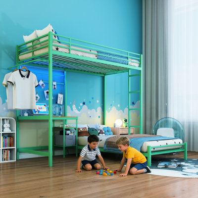 Lit mezzanine simple au-dessus de métal avec bureau, tiroirs et garde-corps, espace pour les chambres d'amis