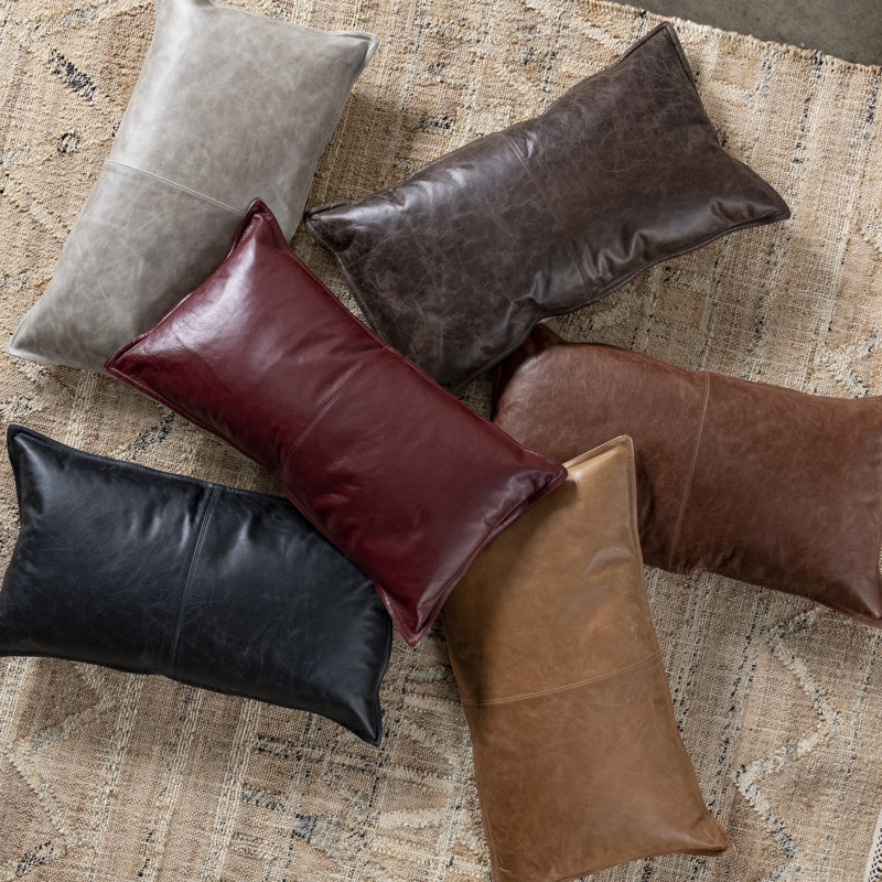 Coussin décoratif en cuir Cutler, Noir, 14 po x 26 po, Forme rectangulaire