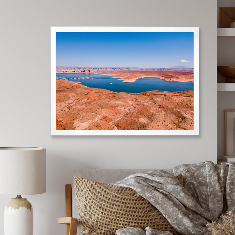 Vue aérienne du lac Powell, H 34 po x l 44 po x P 1,5 po, Cadre photo blanc