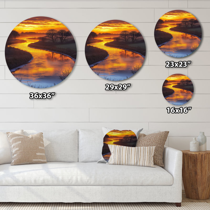 «River Bend At Sunrise II», art mural en métal rond Lake, jaune, H 16 po x l 16 po