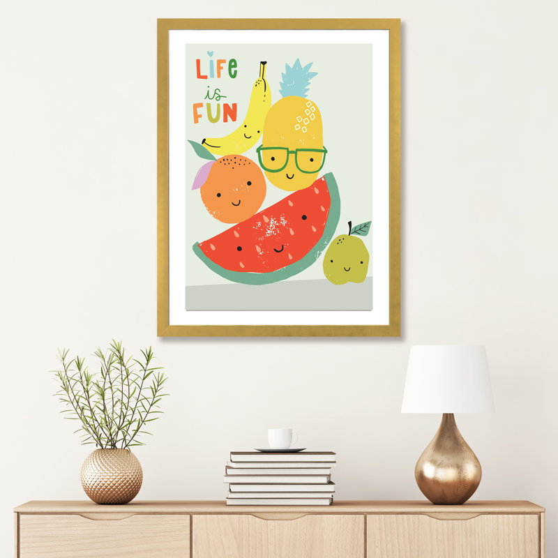 «Fruit Fun II» par Caroline Alfreds - impression d'art graphique, H 32 po x l 24 po x P 1 po, Papier encadré doré, Blanc