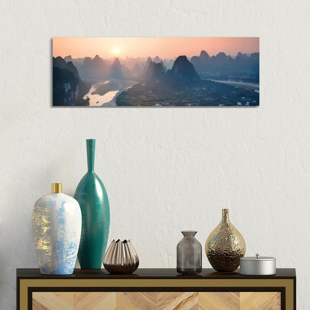 Sonnenuntergang über dem Li-Fluss, China von Matteo Colombo - Panoramaleinwand auf Leinwand Giclée auf Leinwand