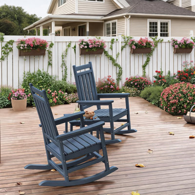 2 chaises berçantes en PEHD avec table d'appoint