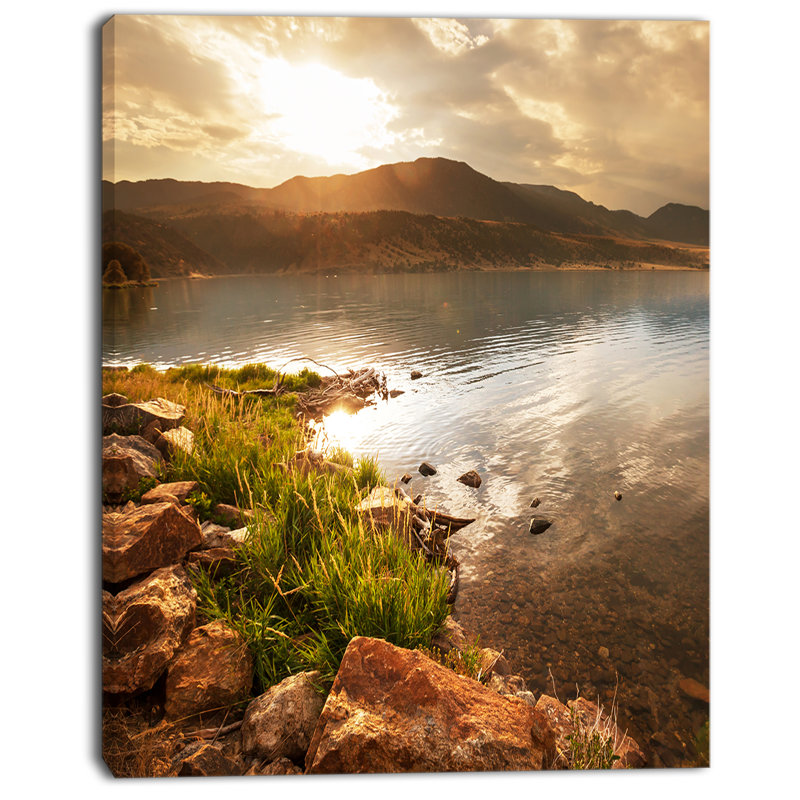 «Beautiful Lake with Rocky Shore», reproduction de photo sur toile tendue, H 40 po x l 30 po x P 1 po