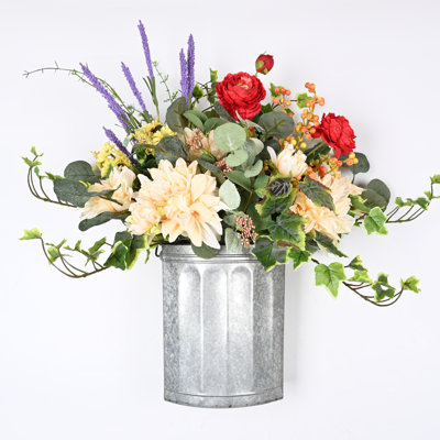 Centre de table avec arrangement floral