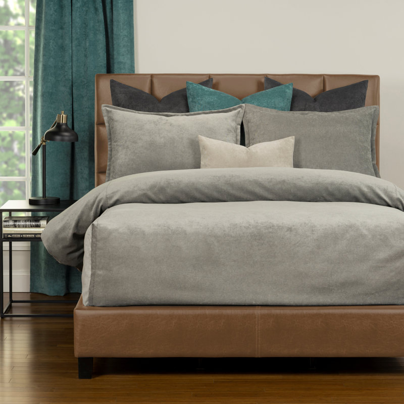Mixology Velvet Bed Cap Comforter Set with Sewn Corners, Full Comforter + 2 Bed Shams, Old Gold
