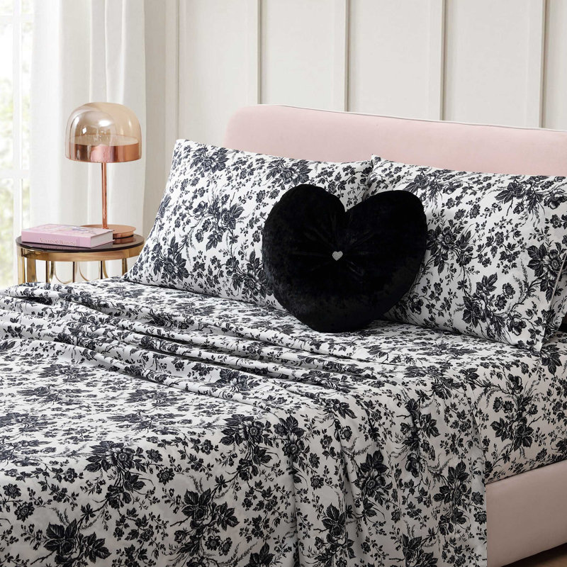 Coussin en velours Betsey Johnson