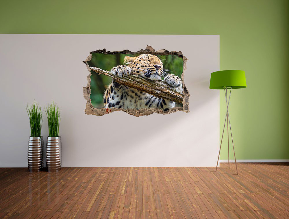 Verspielter Leopard im Wald Wandsticker