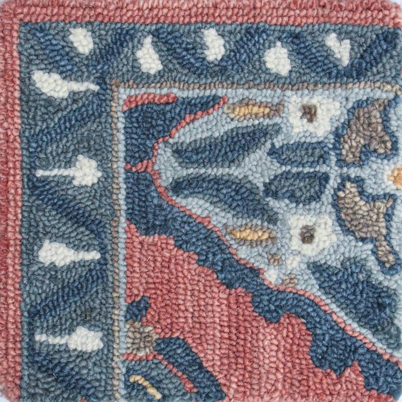 Vintage Glory Hand Hooked Wool Rug in Blue/Faded Red/Cream, Rectangle 3' x 5'