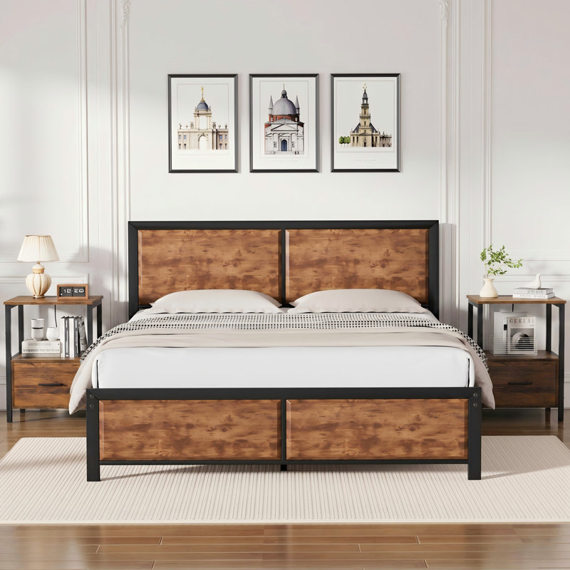 Ensemble de chambre à coucher 3 pièces Laurea, cadre de lit industriel avec 2 tables de chevet, lit plateforme en métal avec tête et pied de lit en bois, ensemble de mobilier de chambre de ferme avec tables de bout rechargeables, 2 prises CA et 2 ports USB, aucun sommier nécessaire