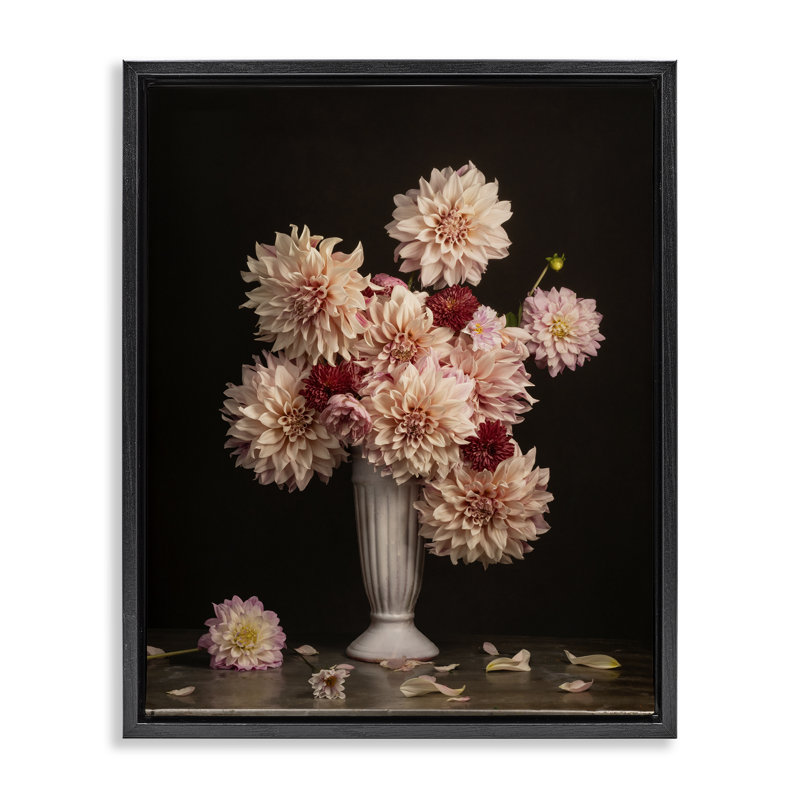 «Dahlia Magic Bouquet» par Leah McLean, Cadre flottant noir de jais, H 21 po x l 17 po