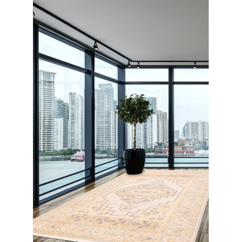 Jules Serapi Beige Rug 5'2" x 8'10"