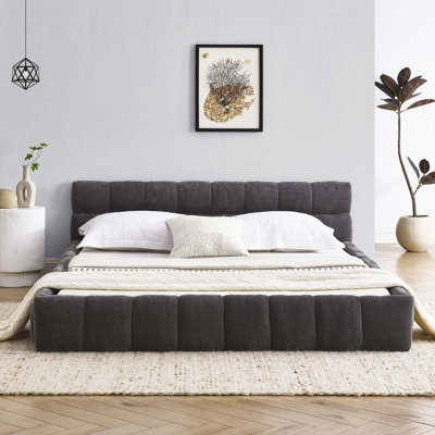 Grand cadre de lit tapissier grand avec tissu épais, lit plateforme grand format en chenille avec tête de lit et structure solide. Aucun sommier tapissier requis