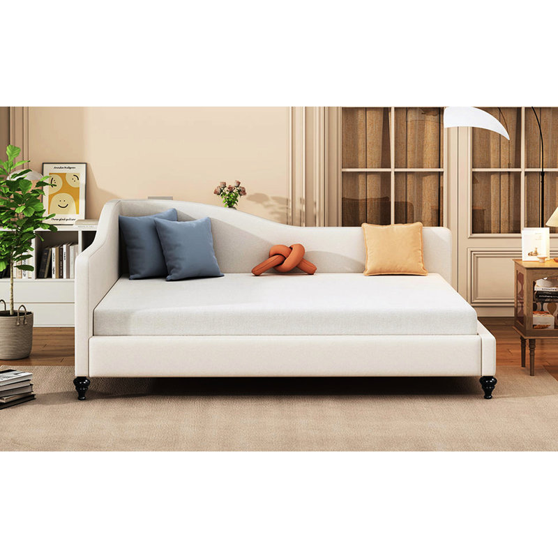 Lit de jour en lin beige avec pieds en bois massif - en forme de L pour une chambre à coucher élégante en matériau doux