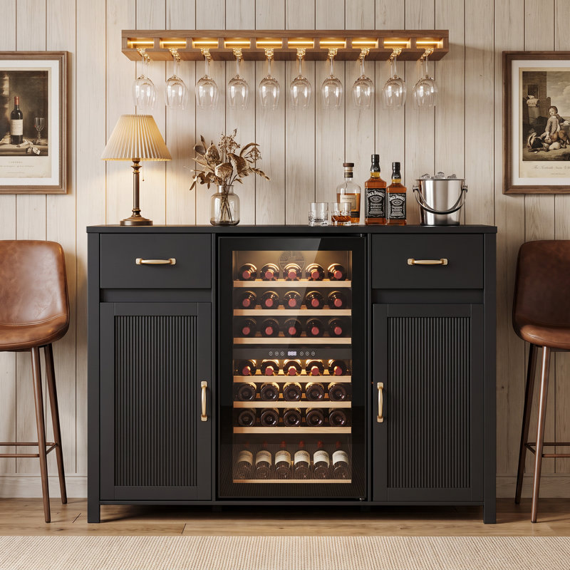 Meuble-bar avec compartiment pour cave à vin, meuble à boissons autoportant avec porte-verres et prise électrique, noir