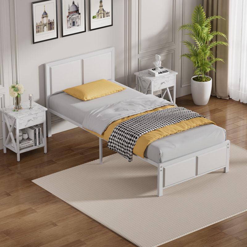 Ensemble de chambre à coucher pour lit simple 3 pièces Kempst, ensemble de lit plateforme et table de chevet en bois moderne, ensemble de mobilier de chambre à coucher industriel de style campagnard en blanc, aucun sommier nécessaire