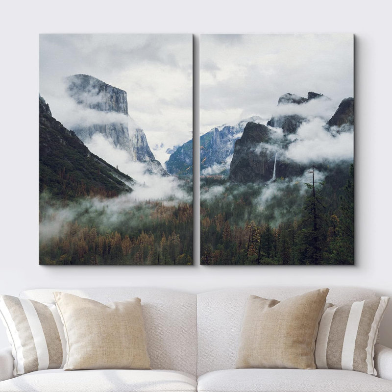 "Cloudy Mountain Range Forest Vista", reproduction de paysage sur toile, 2 pièces, Toile tendue, H 24 po x l 32 po x P 1,5 po