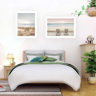Vignette en deux parties « Rêves côtiers V et coucher de soleil pastel » par Amber Sterling. Impression encadrée prête à accrocher, cadre noir.