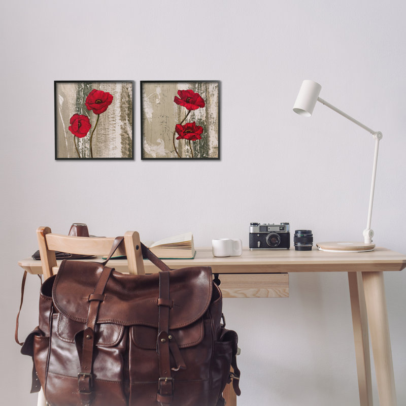 «Bright Red Blooms on Rustic», ensemble de 2 estampes numériques par Brian Foster, H 12 po x l 12 po