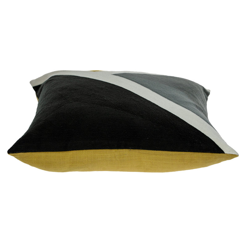 Coussin décoratif brodé à motif géométrique noir 20 "x 20" Parkle Collection Axle