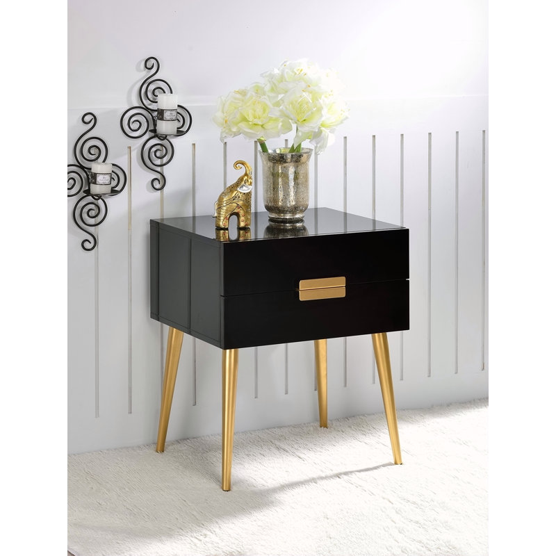 Table de bout noire et dorée