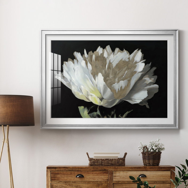 Imprimé WHITE PEONY, Encadrement argenté, H 26,5 po x l 36,5 po x P 1,5 po