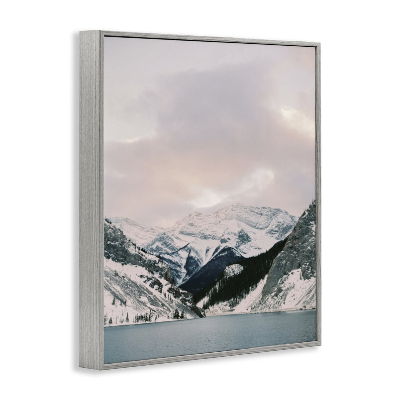 «Snowy Peaks Seascape», estampe numérique par Justine Milton, Estampe numérique Farmhouse, H 30 po x l 24 po