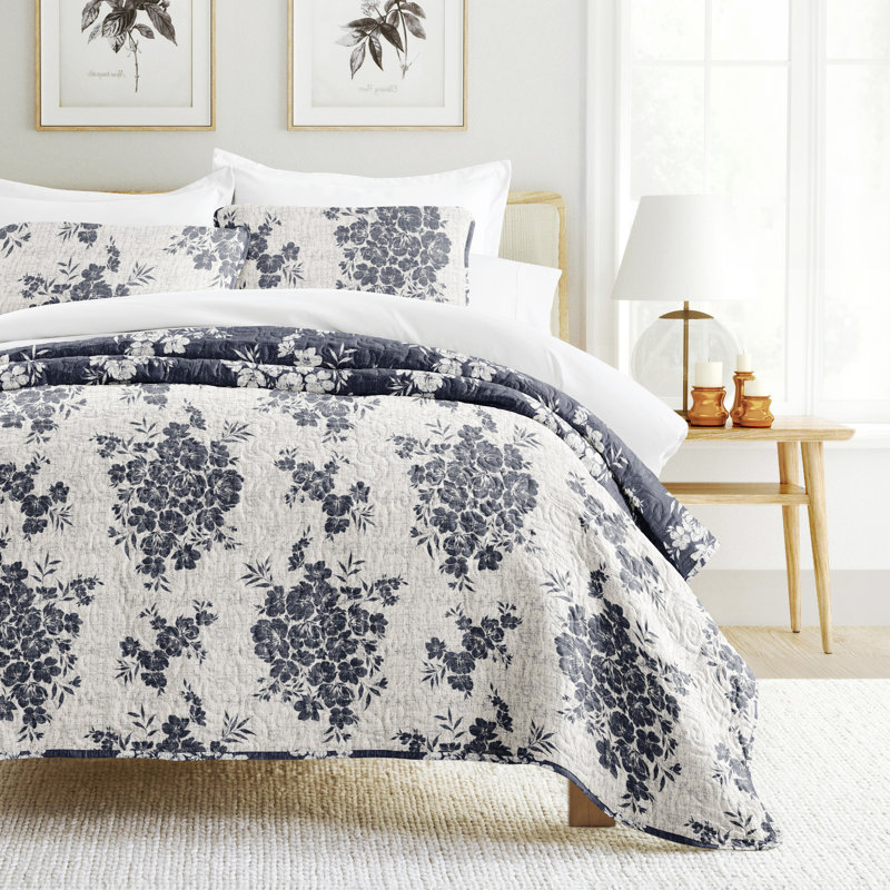 Quilt Set- Lightweight - All Season Quilted Coverlet - Distressed Bouquet, Twin/TwinXL Quilt + 1 Standard Sham , Navy