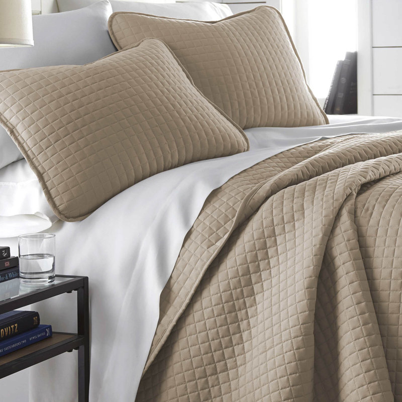 Southshore Fine Linens Vilano Oversized Quilt Set, Double-Brushed Microfiber Lightweight Quilted Bedding and 1 Pillow Sham, Twin/Twin XL, Taupe