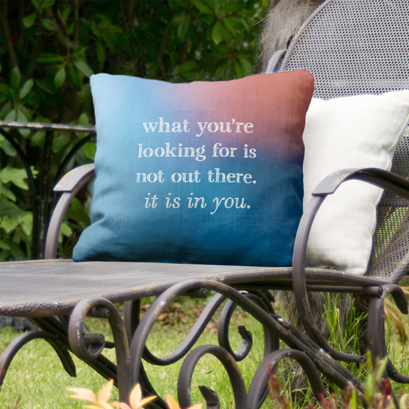 Coussin intérieur/extérieur d’inspiration auto-confidence, 18 po x 18 po, Bleu / rose