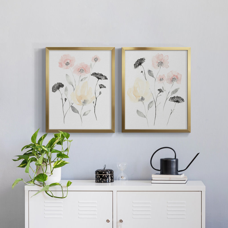 «Blush & Black Wildflowers I», toile encadrée de qualité supérieure - prête à être accrochée, Papier avec cadre doré