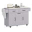 Îlot de cuisine gris avec rangement pour poubelles, tiroirs, armoires, roues mobiles et bac à roulettes à pieds fixes, abattant, tablettes réglables, pratique-211499758