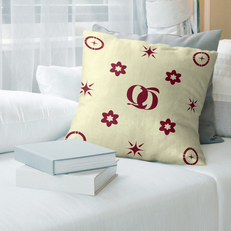 Coussin en polyester filé personnalisable 2 caractères de luxe Q Khieu Luxury, 16 po x 16 po, Vintage Appeal Burgundy & Cream