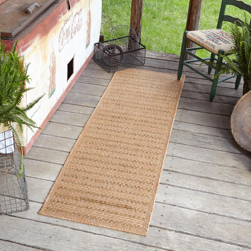 Tapis rayé brun clair intérieur / extérieur, Runner 2' x 8'