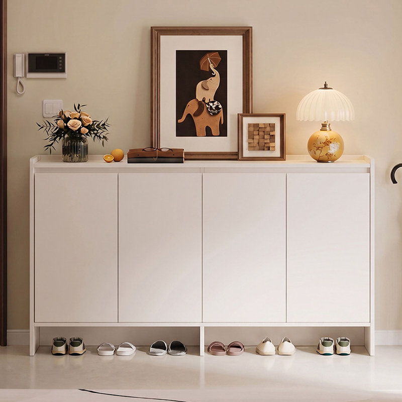 Meuble à chaussures moderne de couleur crème, 39.37"H x  70.87"W x  13.78"D