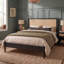 Structure de lit plateforme avec tête de lit en rotin, lit en osier avec support en lattes de bois, style bord de mer bohème, aucun sommier requis-2125965649-2125965651