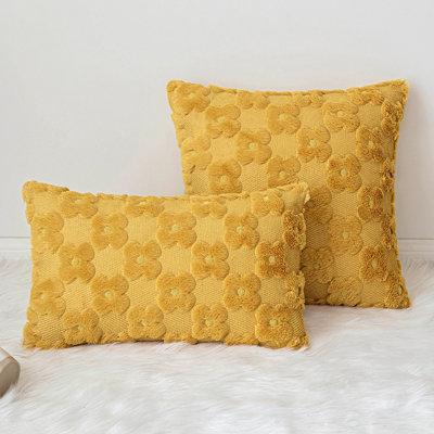 Spring 18x18 Inch Pillow Covers Set of 2, Cute Daisy Flower Design, Farmhouse Style Throw Pillowcases, Soft Plush Cushion Covers for Spring & Summer Home Decoration