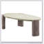 Table basse Dayana au fini blanc cassé et pieds en chêne, béton de fibres écologique avec un design durable et élégant pour les intérieurs modernes.