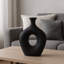 Vase ovale en céramique Kato, design ajouré, idéal pour la décoration intérieure - Vase de table sculptural moderne et haut, parfait comme centre de table pour la salle à manger ou le bureau.-216034532-216034529