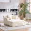 Chaise longue surdimensionnée pour le salon-360582124