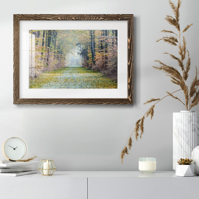 «Enchanted Path», reproduction encadrée rustique avec tableau mat, H 14 po x l 20 po x P 1,5 po, Noyer