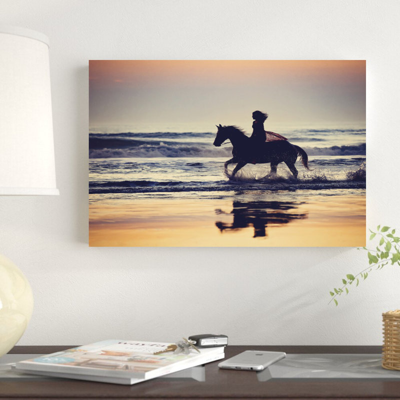 «Run in the Sand III» par PHBurchett - photographie sur toile tendue, H 12 po x l 18 po