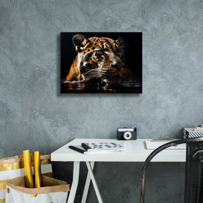 «Coguar Lurking In The Water» par Momart, art mural sur toile